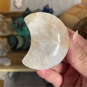 Quartz and agate Moon-Shaped Crystal Decor
